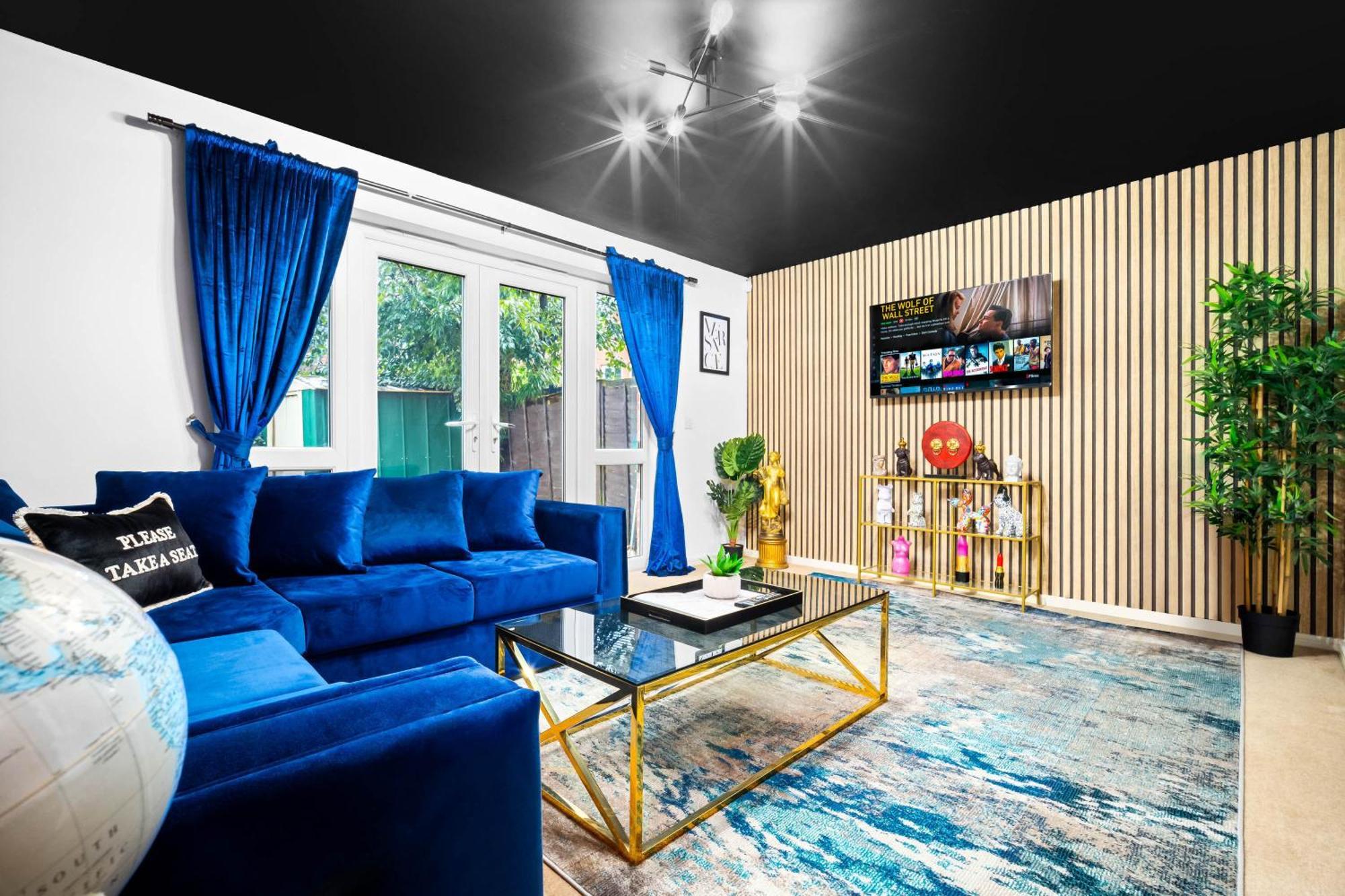 Stylish Manchester 4 Bed House W/Garden ✘ Sleeps 9 - Salford ☆ Free Parking → Smart Tvs In Every Bedroom ☆ Free Netflix & Ultra Fast Wifi ✪ 6 Min To City Centre, Close To Trafford Centre, Etihad Stadium, Manchester Arena, Clubs & More! Exterior photo