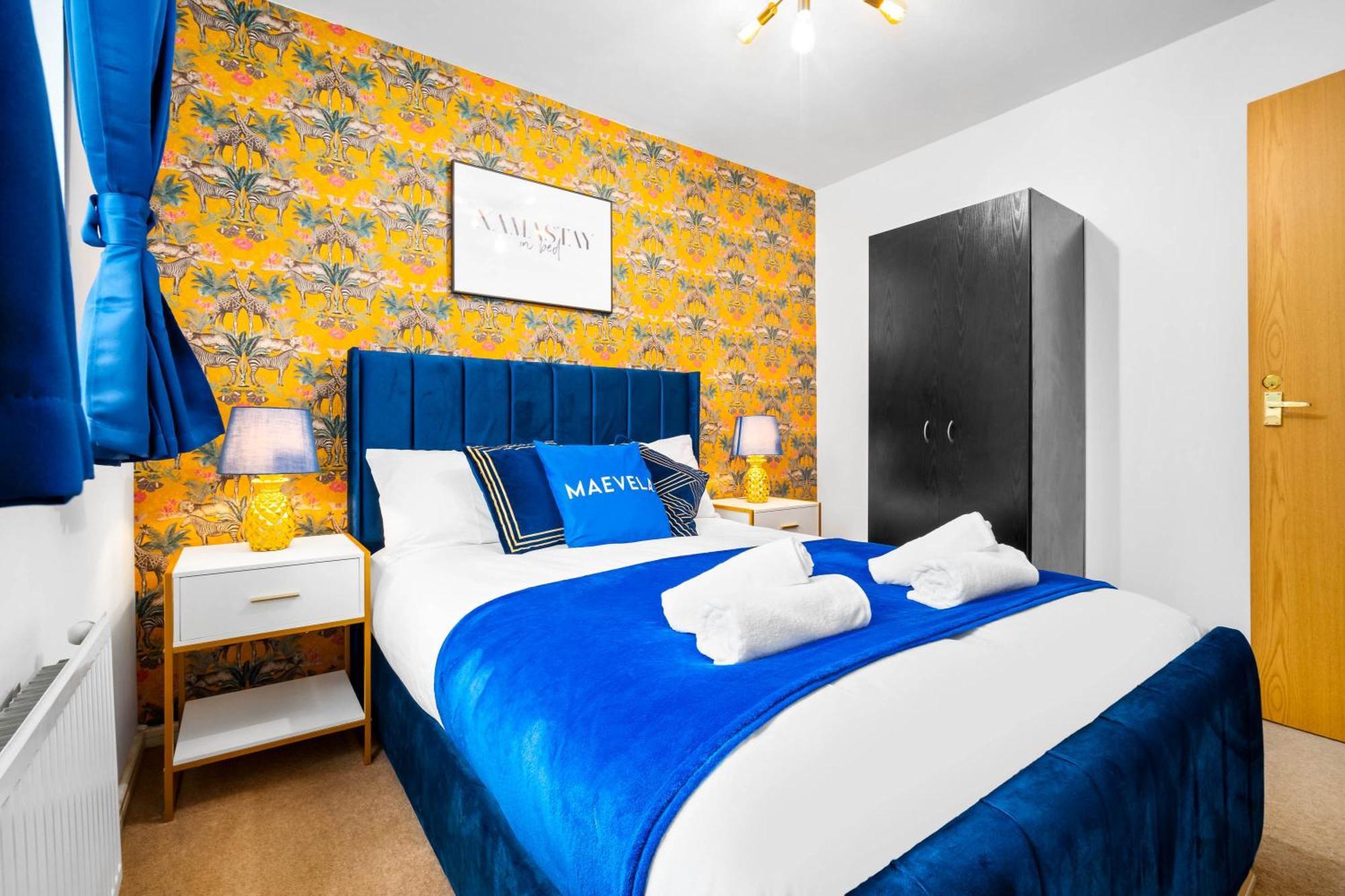 Stylish Manchester 4 Bed House W/Garden ✘ Sleeps 9 - Salford ☆ Free Parking → Smart Tvs In Every Bedroom ☆ Free Netflix & Ultra Fast Wifi ✪ 6 Min To City Centre, Close To Trafford Centre, Etihad Stadium, Manchester Arena, Clubs & More! Exterior photo