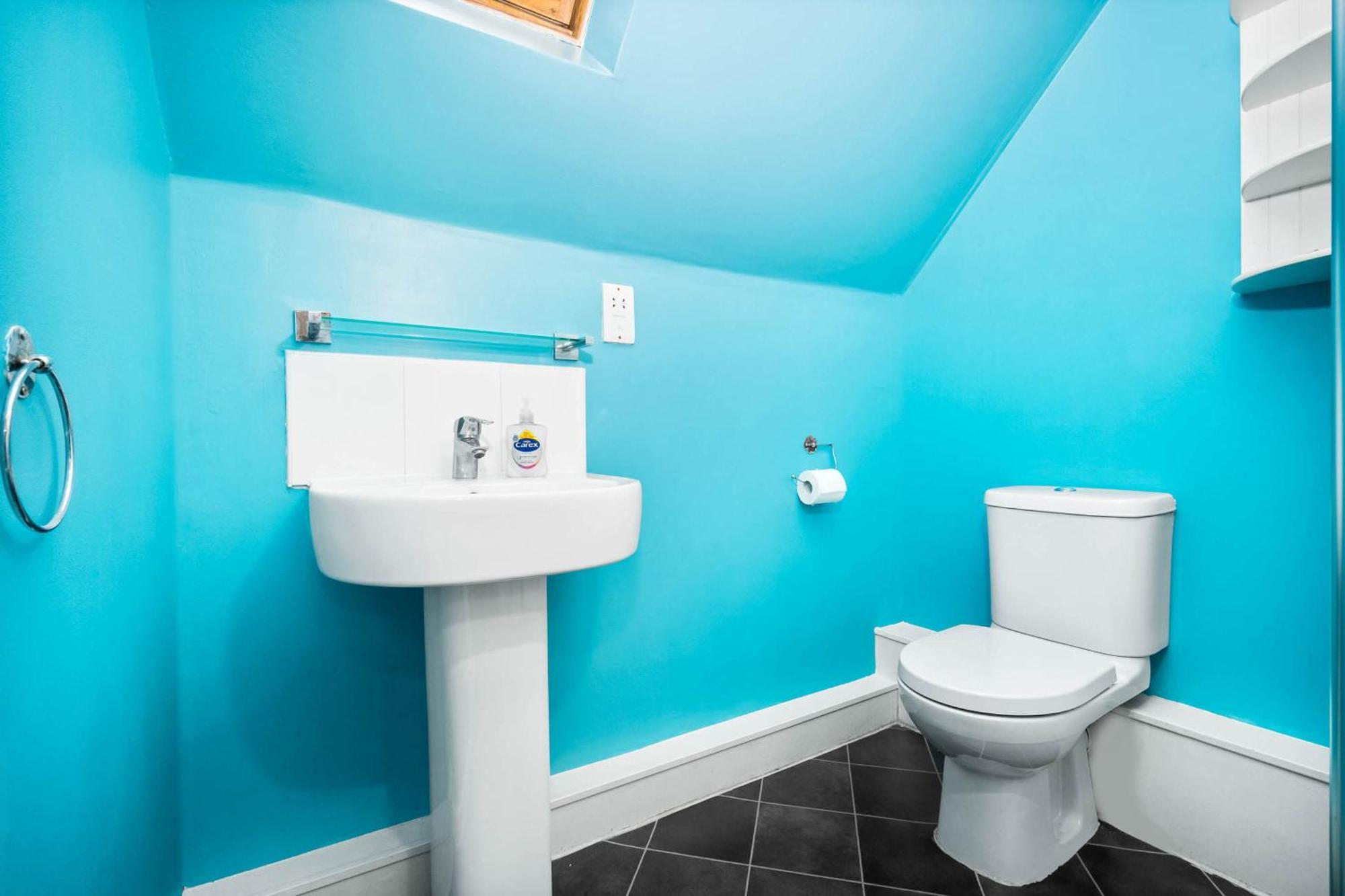 Stylish Manchester 4 Bed House W/Garden ✘ Sleeps 9 - Salford ☆ Free Parking → Smart Tvs In Every Bedroom ☆ Free Netflix & Ultra Fast Wifi ✪ 6 Min To City Centre, Close To Trafford Centre, Etihad Stadium, Manchester Arena, Clubs & More! Exterior photo